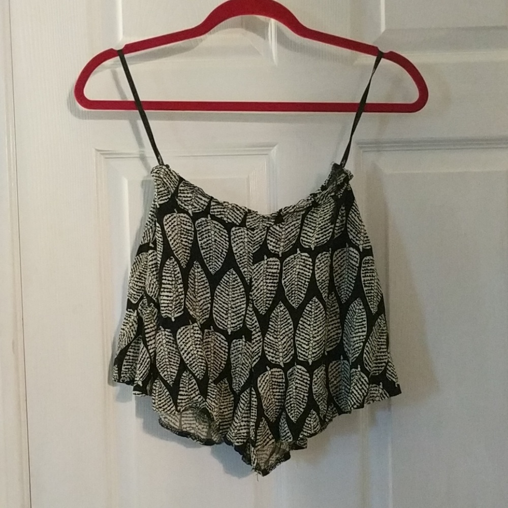 Flirty jungle shorts